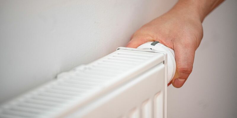 Die Bundesnetzagentur ruft zum sparsamen Heizen auf. - Foto: Fabian Sommer/dpa/dpa-tmn