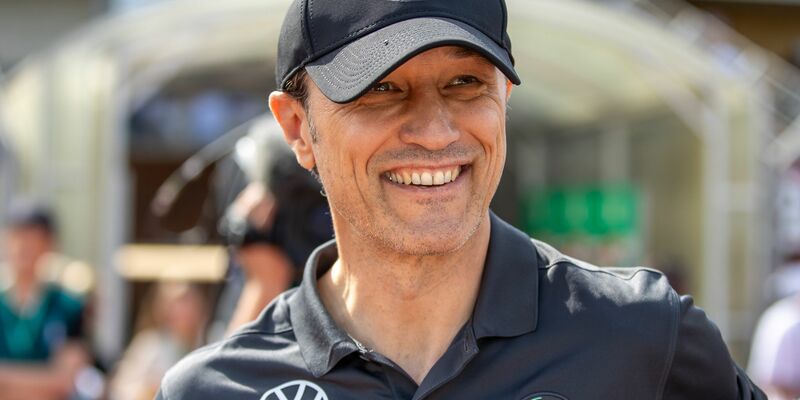 Er hatte allen Grund zum Lächeln: Wolfburgs Trainer Niko Kovac. - Foto: Andreas Gora/dpa