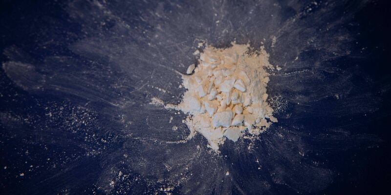 Zu den häufig analysierten Drogen gehört auch Kokain. - Foto: Christian Charisius/dpa/Illustration