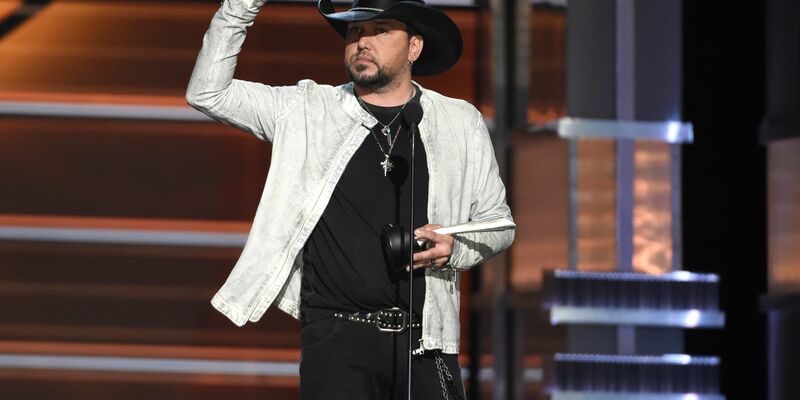 US-Countrysänger Jason Aldean bei der Verleihung der Country Music Awards 2018. - Foto: Chris Pizzello/Invision/AP/dpa
