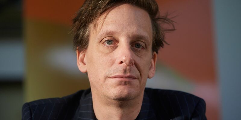 Kay Voges;derzeit Chef des Wiener Volkstheaters, soll neuer Intendant des Kölner Schauspiels werden. - Foto: Bernd Thissen/dpa