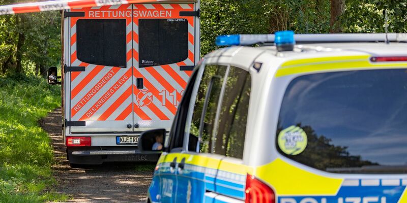 Ein Bauer hat die Vermisste an einem Feldweg in der Nähe der Autobahn 3 in Emmerich tot gefunden. - Foto: Christoph Reichwein/dpa