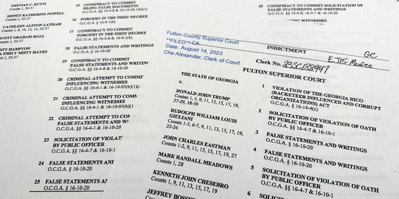 Gegen Trump und mehrere Verbündete wurde in Georgia Anklage erhoben, weil sie versucht haben, seine Wahlniederlage von 2020 in diesem Bundesstaat zu kippen. - Foto: Jon Elswick/AP