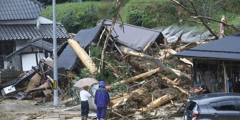Der Taifun «Lan» ist in Japan auf Land getroffen - und hat teils für schwere Verwüstungen gesorgt. - Foto: Uncredited/Kyodo News/AP/dpa