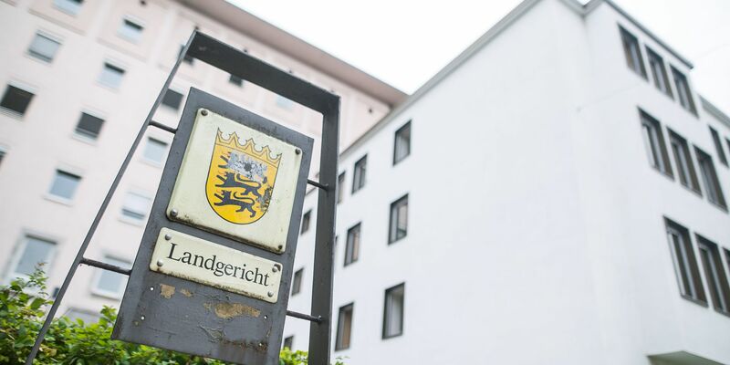 Vor dem Landgericht Heilbronn hat der Prozess gegen einen Raser begonnen. - Foto: Sebastian Gollnow/dpa