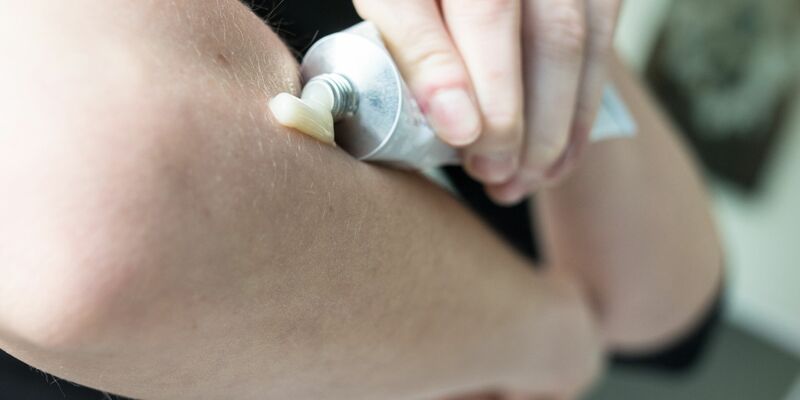 In einer Studie wurden der Einfluss von geringen Cortison-Mengen auf den Blutdruck und das Gewicht von Rheuma-Patienten untersucht. - Foto: Franziska Gabbert/dpa