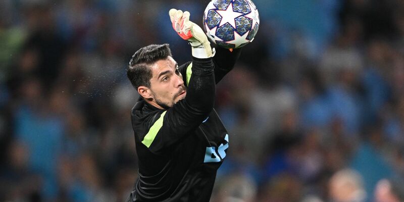 Der FC Bayern soll an City-Torwart Stefan Ortega interessiert sein. - Foto: Robert Michael/dpa