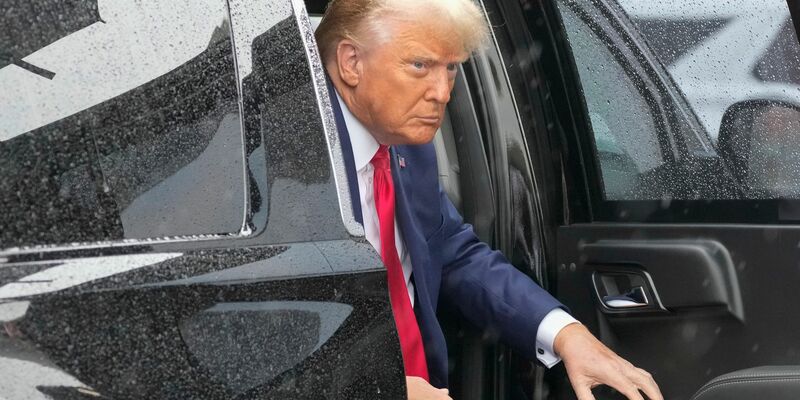 Der ehemalige US-Präsident Donald Trump ist erneut angeklagt worden. - Foto: Alex Brandon/AP