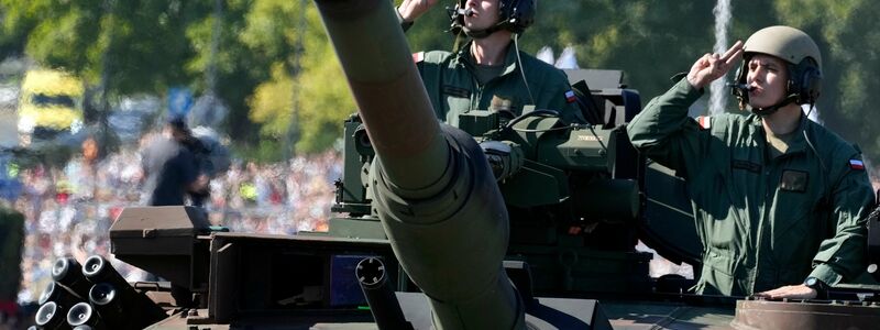 Die polnische Armee hat mehr Soldatinnen und Soldaten als die Bundeswehr. (Archivbild) - Foto: Czarek Sokolowski/AP/dpa