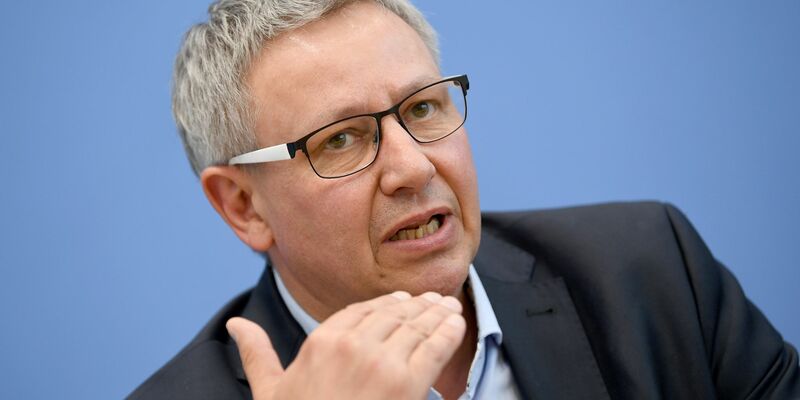 «Die Gefahr, dass nun der Eindruck erweckt wird, die Unfallflucht sei bloß ein Kavaliersdelikt, ist nicht von der Hand zu weisen», sagt Vize-Vorsitzende der Gewerkschaft der Polizei, Michael Mertens. - Foto: Britta Pedersen/dpa/Archiv