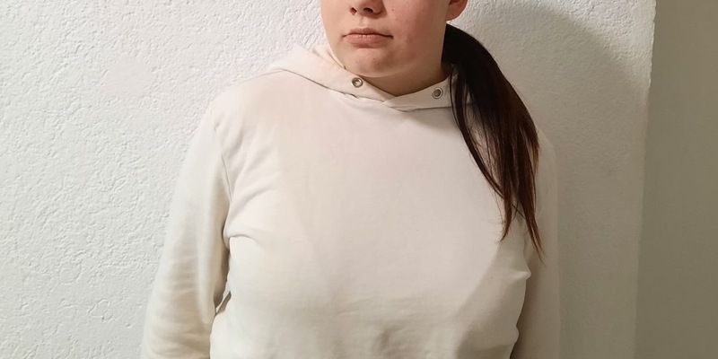 POL-HH: 250425-2. KORREKTUR - anderes Lichtbild zur Vermisstenfahndung nach 12-Jähriger aus Hamburg-Neugraben-Fischbek - Foto: presseportal.de