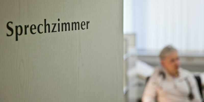 Jedes vierte Gutachten kam laut Gutachter der Krankenkassen zu dem Schluss, dass ein Behandlungsfehler vorlag. - Foto: Daniel Karmann/dpa