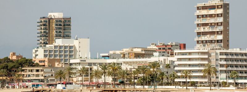 Blick auf Magaluf auf Mallorca, wo sechs Männer eine junge Britin vergewaltigt haben sollen. - Foto: John-Patrick Morarescu/ZUMA Wire/dpa