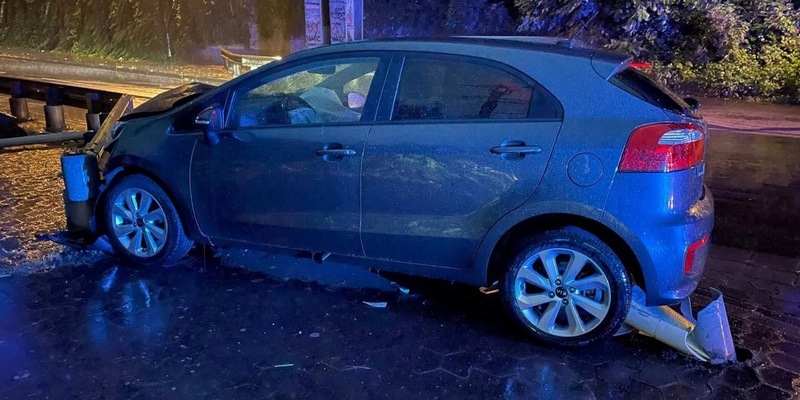 POL-WHV: Unfall in Jever: LKW fährt gegen Ampelanlage - Foto: presseportal.de