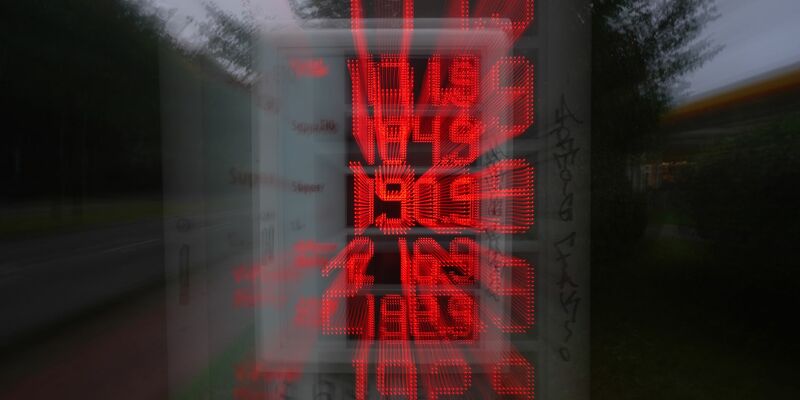 Benzin- und Dieselpreise an einer Tankstelle. Bei Diesel ist der Abstand zwischen Rohöl- und Tankstellenpreis in den letzten Wochen deutlich gewachsen. - Foto: Marcus Brandt/dpa