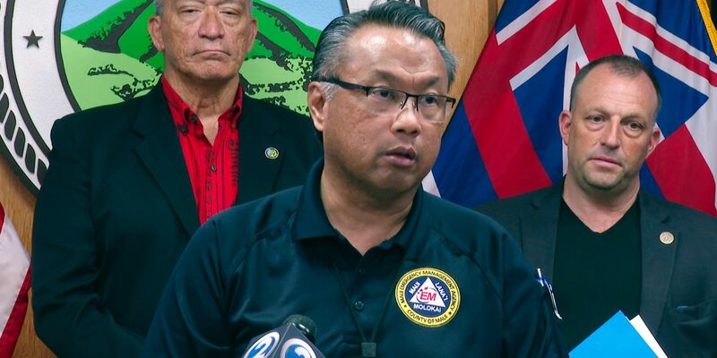 Herman Andaya (M), bisher Leiter der Katastrophenbehörde auf Maui, ist von seinem Amt zurückgetreten. - Foto: Mike Householder/AP/dpa
