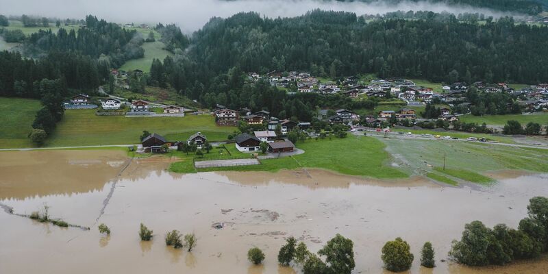 Starker Regen hat in Teilen Salzburgs in der Nacht zu Murenabgängen und Überflutungen gesorgt. - Foto: Expa/ Jfk/APA/dpa