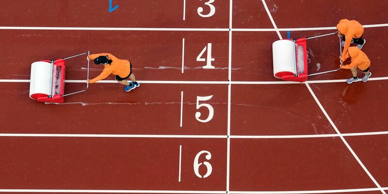 Der Start der ersten Wettbewerbe bei der Leichtathletik-WM in Budapest verzögert sich. - Foto: David J. Phillip/AP