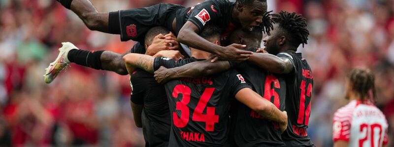 Leverkusen schlägt Leipzig in einer hochklassigen und temporeichen Auftaktpartie. - Foto: Marius Becker/dpa