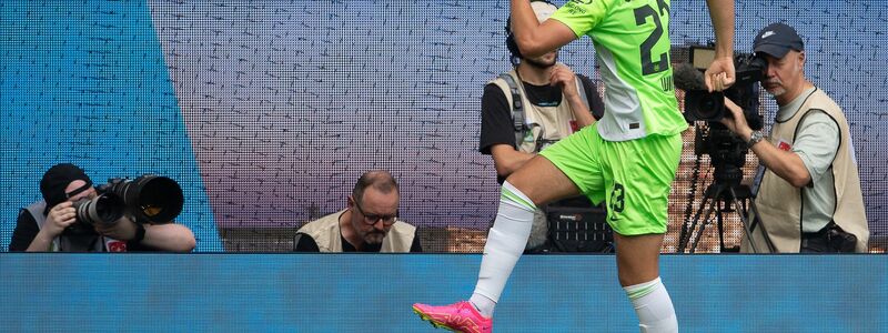 Wolfsburgs Jonas Wind traf am ersten Spieltag der neuen Bundesliga-Saison direkt doppelt. - Foto: Swen Pförtner/dpa