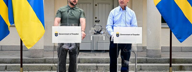 Ulf Kristersson und Wolodymyr Selenskyj informieren über die Ergebnisse der Gespräche. - Foto: Jonas Ekströmer/TT News Agency/AP/dpa