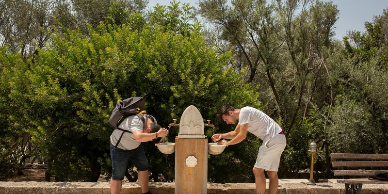 In Griechenland soll kommende Woche das Thermometer örtlich auf über 40 Grad steigen. - Foto: Socrates Baltagiannis/dpa