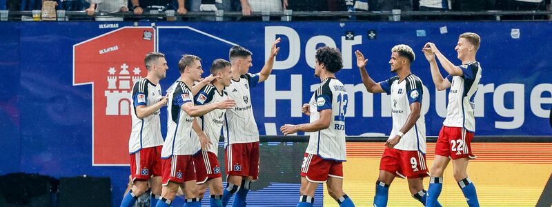 Der Hamburger SV feiert gegen Hertha BSC den zweiten Heimsieg der Saison. - Foto: Axel Heimken/dpa