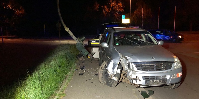 POL-HI: Verkehrsunfall fordert eine schwerverletzte Person und hohen Sachschaden - Foto: presseportal.de