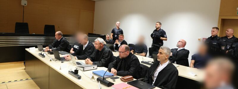 Die vier Angeklagten sollen laut Anklage des Generalbundesanwalts die Eisenacher Neonazi-Kampfsportgruppe «Knockout 51» gegründet und dort Mitglieder gewesen sein. - Foto: Bodo Schackow/dpa