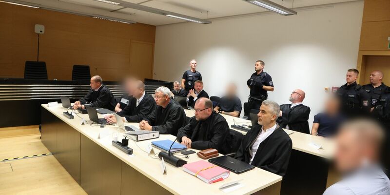 Die vier Angeklagten sollen laut Anklage des Generalbundesanwalts die Eisenacher Neonazi-Kampfsportgruppe «Knockout 51» gegründet und dort Mitglieder gewesen sein. - Foto: Bodo Schackow/dpa