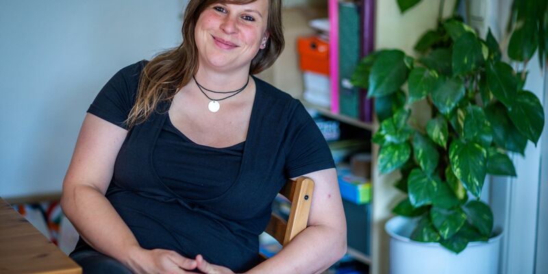 Chiara Malz ist Polizistin und gleichzeitig Unterstützerin bei der Letzten Generation. - Foto: Jens Büttner/dpa