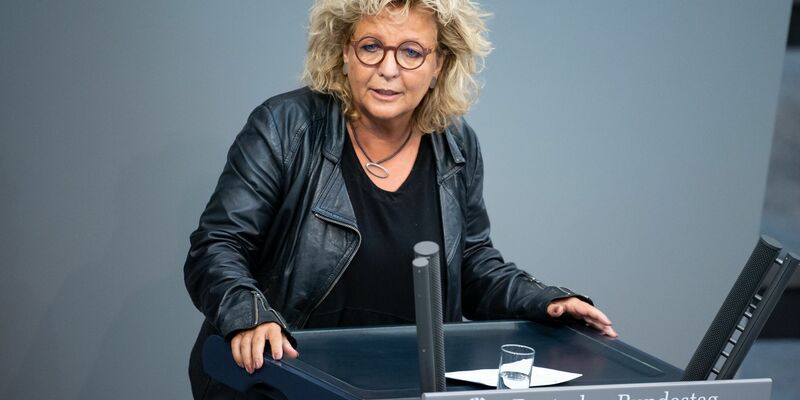 Beate Müller-Gemmeke (Bündnis 90/Die Grünen) spricht in der Plenarsitzung im Deutschen Bundestag. - Foto: Bernd von Jutrczenka/dpa