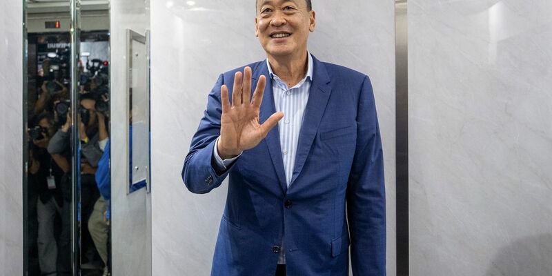 Der Immobilienmagnat Srettha Thavisin von der Partei Pheu Thai erhielt die Mehrheit der Stimmen in beiden Kammern des nationalen Parlaments. - Foto: Wason Wanichakorn/AP/dpa