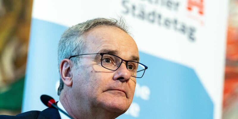 Die Städte müssten sich stärker auf Extremwetterereignisse vorbereiten, so Helmut Dedy. - Foto: Hendrik Schmidt/dpa