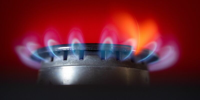 Seit dem 1. Oktober sind für Gaslieferanten zwei Umlagen entfallen. - Foto: Frank Rumpenhorst/dpa