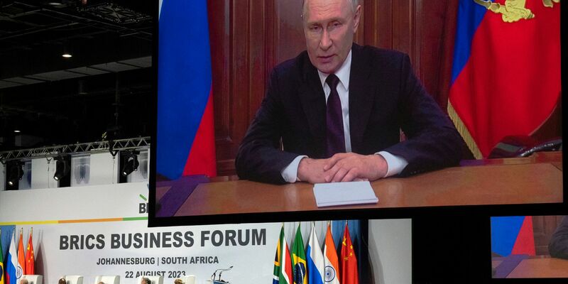 Kremlchef Wladimir Putin nimmt per Videokonferenz am Brics-Gipfel teil. - Foto: Jerome Delay/AP/dpa
