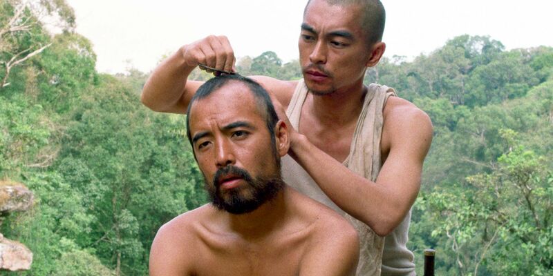 Kozuka (Yuya Matsuura, li.) und Leutnant Onoda (Yuya Endo) in «Onoda : 10.000 Nächte im Dschungel». - Foto: bathysphere/ARTE F/dpa