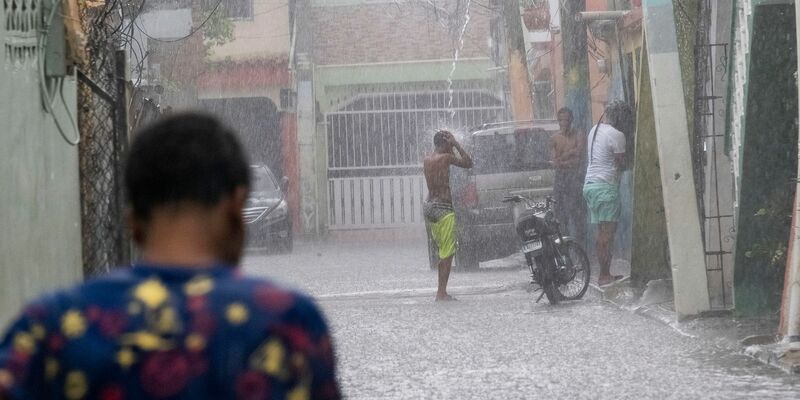Der Tropensturm «Franklin» bringt viel Regen mit sich. - Foto: Ricardo Hernandez/AP/dpa
