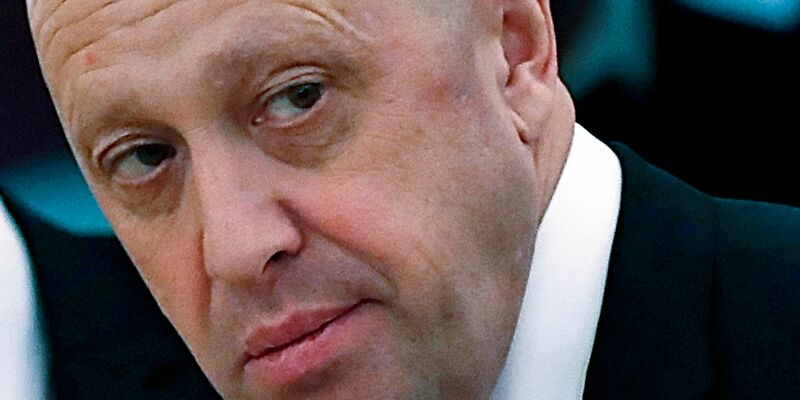 Die Behörden bestätigten sehr schnell, Prigoschin habe auf der Passagierliste der abgestürzten Maschine gestanden. - Foto: Sergei Ilnitsky/Pool EPA/AP/dpa