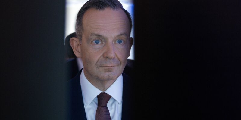 Bundesverkehrsminister Volker Wissing (FDP) steht wegen seiner Klima-Politik in der Kritik. - Foto: Alina Grünky/dpa