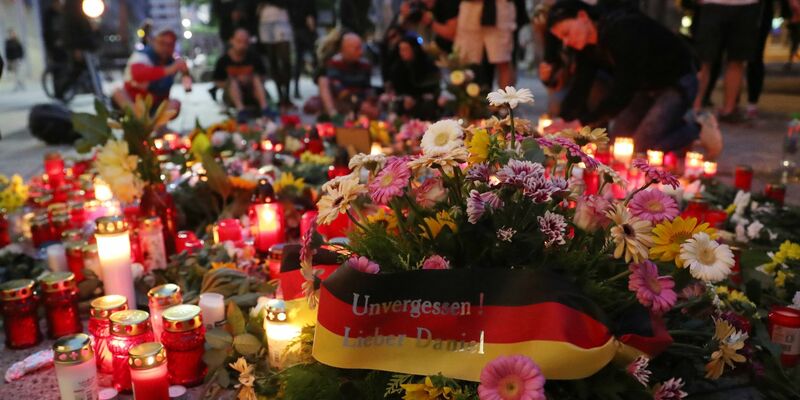 Nach einem Streit wurde am 26. August 2018 in der Innenstadt von Chemnitz der 35-jährige Daniel H. erstochen. Die Tat war Anlass für Demonstrationen, bei denen es auch zu Gewaltausbrüchen kam. - Foto: Jan Woitas/dpa