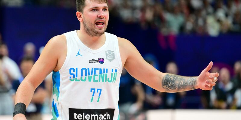 Auch Sloweniens Superstar Luka Doncic wurde von dem Alarm aufgeweckt. - Foto: Soeren Stache/dpa