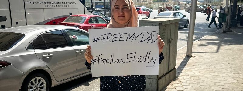 Fagr Eladly fordert die Freilassung ihres Vaters. - Foto: -/Fagr El Adly/dpa