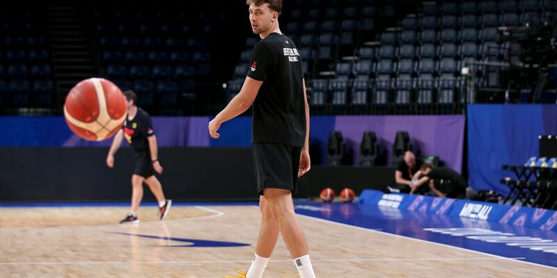 Verletzte sich im Auftaktspiel der WM: Franz Wagner. - Foto: Matthias Stickel/dpa