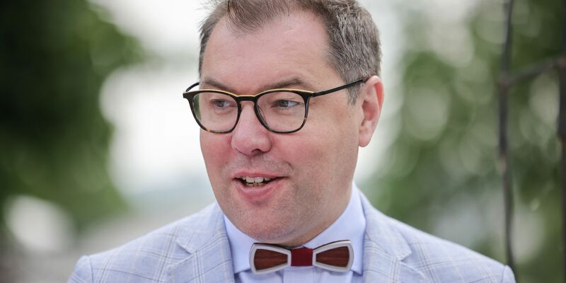 Der ukrainische Botschafter in Deutschland, Oleksii Makeiev, äußert sich zum Kriegsverlauf in der Ukraine. - Foto: Christian Charisius/dpa