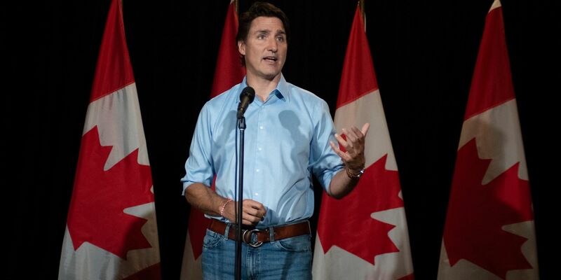 Kanadas Premierminister Justin Trudeau gibt eine Erklärung zu den Waldbränden ab. - Foto: Brian McInnis/The Canadian Press/AP/dpa