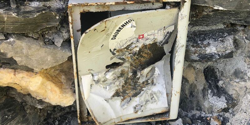 Der Spendenkasten wurde von Unbekannten aufgebrochen. Das Geld ist weg. - Foto: --/Verein IG Klettersteig /dpa