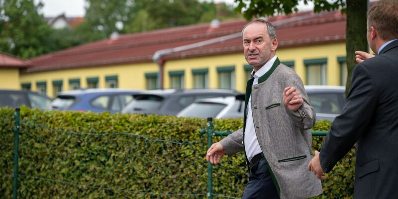 Die Aussagen von Bayerns Vize-Regierungschef Hubert Aiwanger im Koalitionsausschuss reichen für eine abschließende Klärung laut Ministerpräsident Markus Söder «definitiv nicht aus». - Foto: Pia Bayer/dpa
