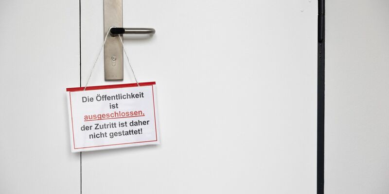 Das Landgericht Hannover hat im Mordprozess gegen einen 15-Jährigen eine Jugendstrafe von zehn Jahren verhängt. - Foto: Michael Matthey/dpa