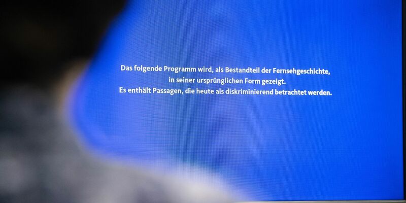Einige jahrzehntealte Beiträge aus den Mediatheken werden mit Warnhinweisen versehen. - Foto: Hannes P. Albert/dpa